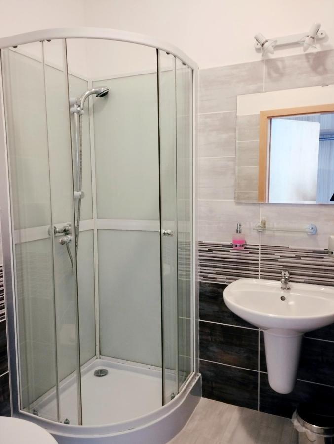Mini Hotel Akord ออสตราวา ภายนอก รูปภาพ