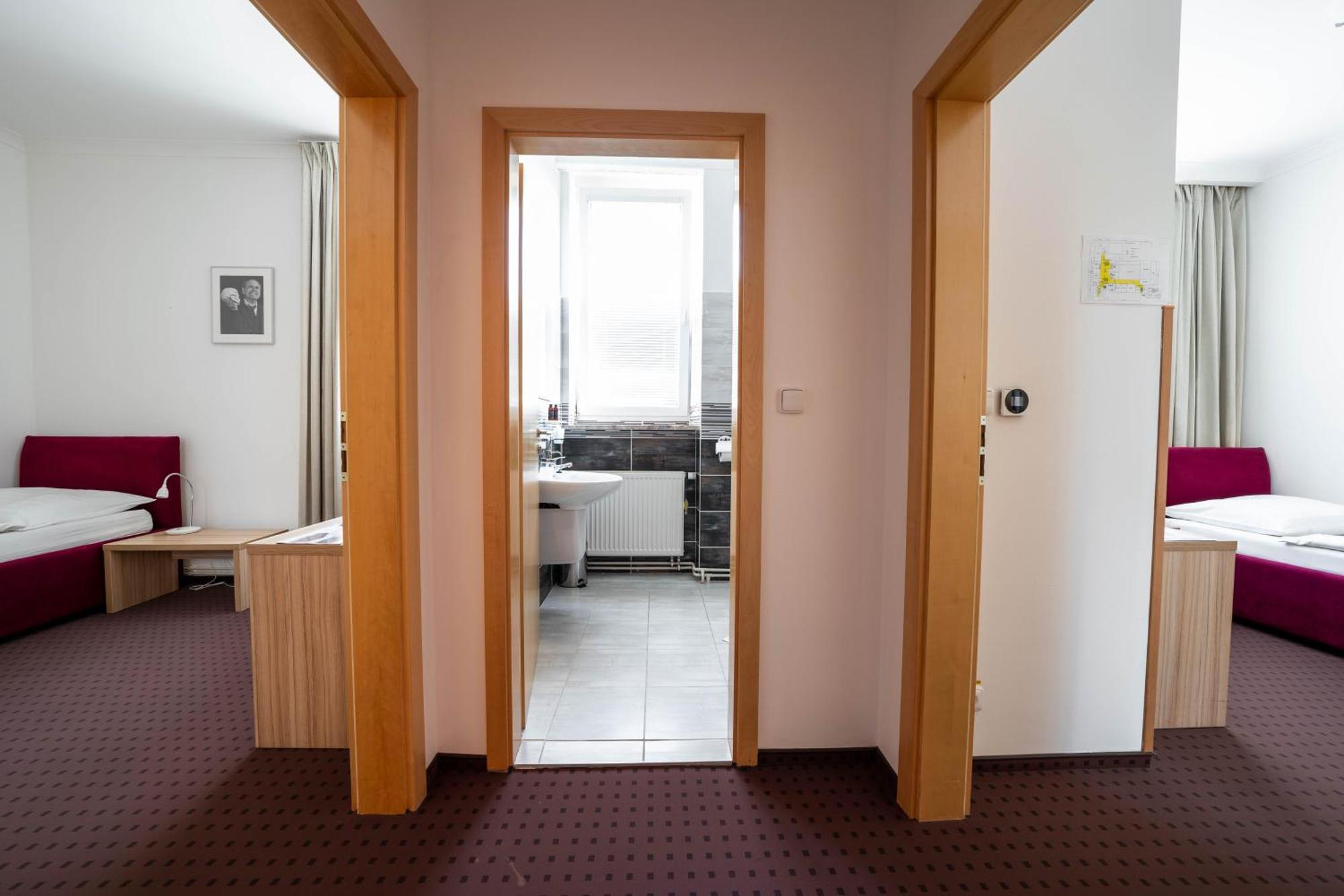 Mini Hotel Akord ออสตราวา ภายนอก รูปภาพ