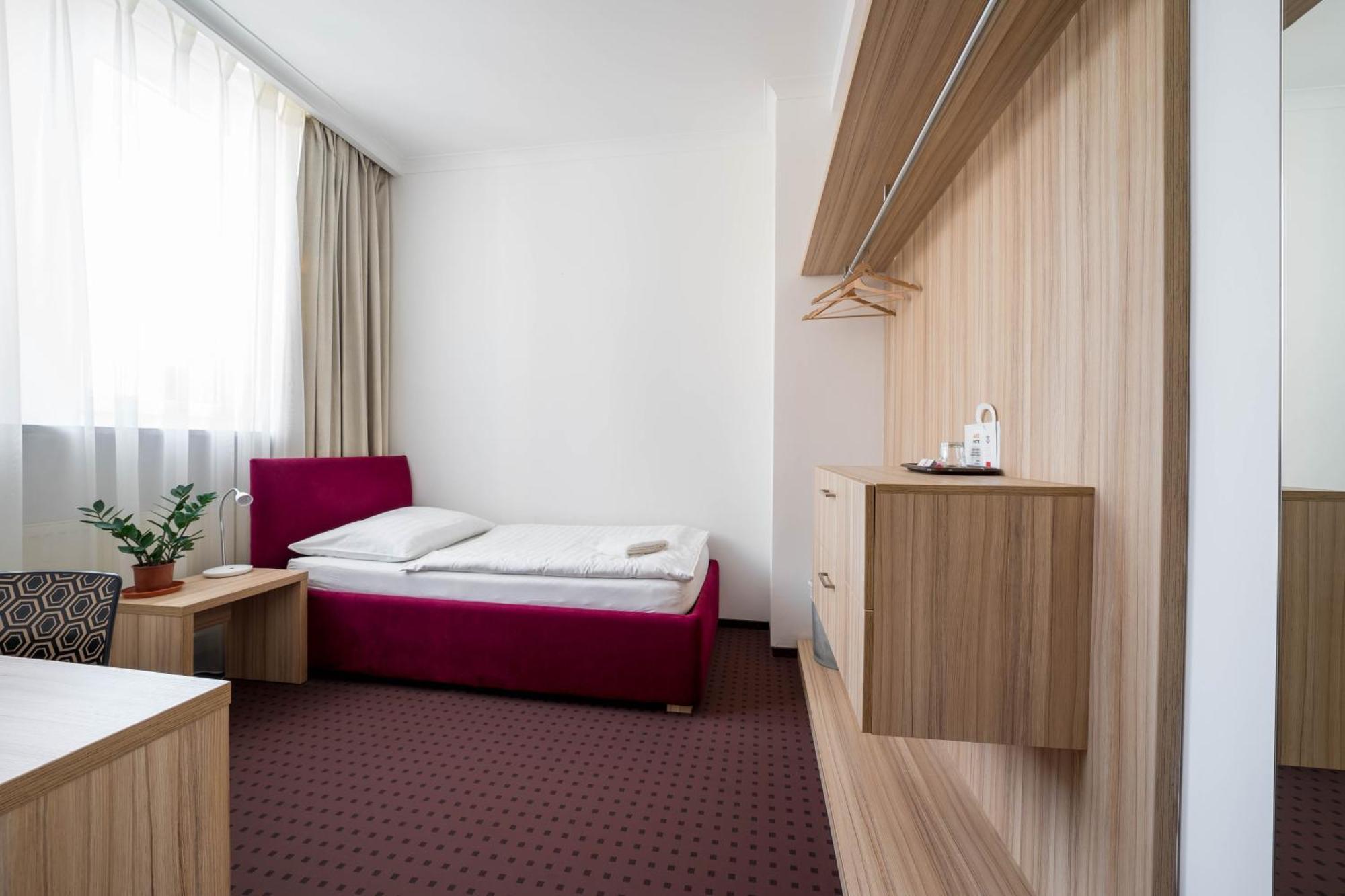 Mini Hotel Akord ออสตราวา ภายนอก รูปภาพ