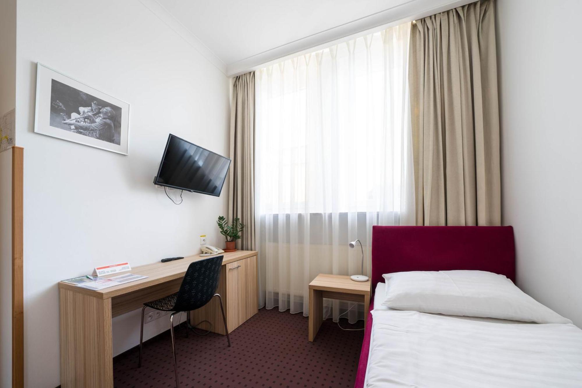 Mini Hotel Akord ออสตราวา ภายนอก รูปภาพ