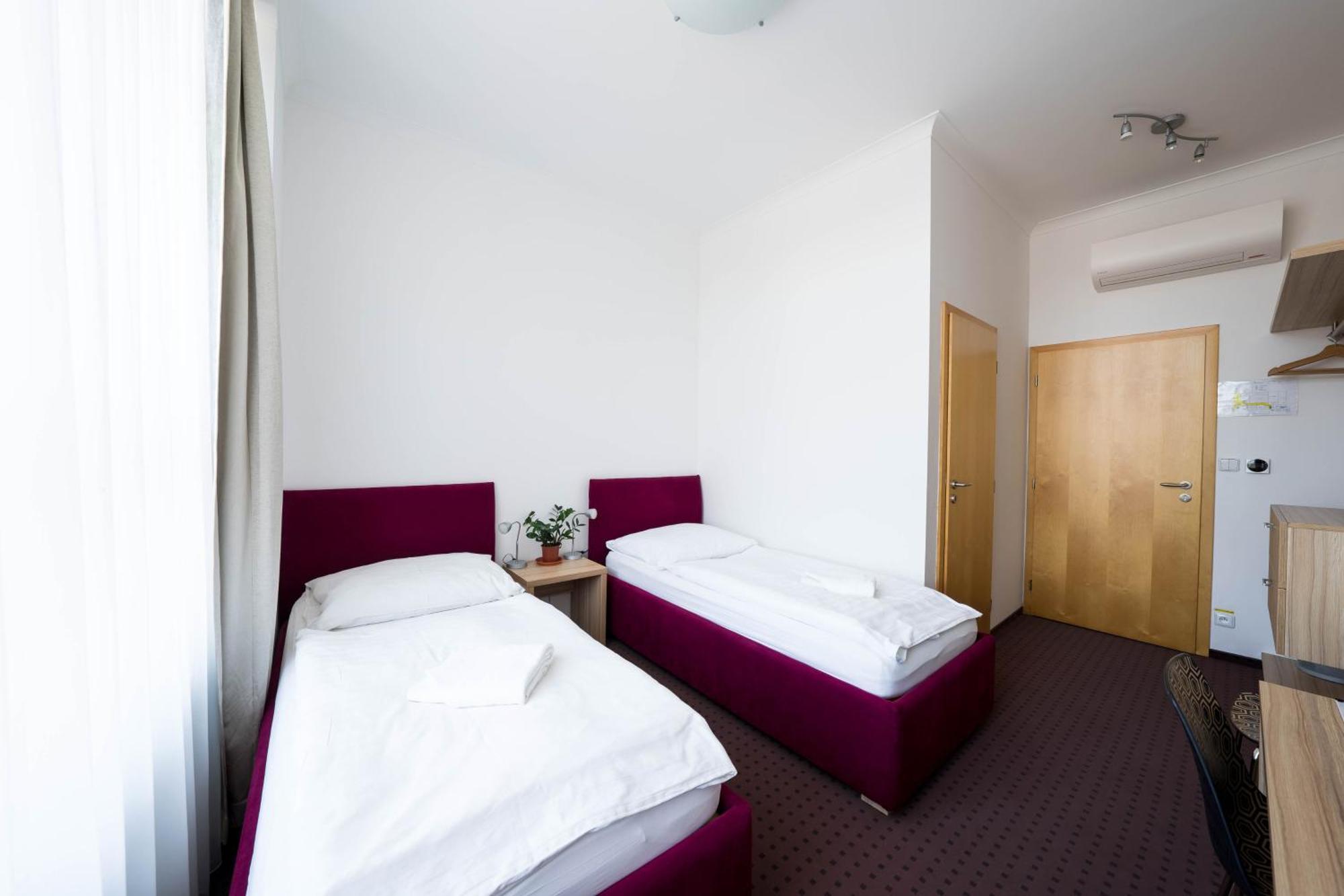 Mini Hotel Akord ออสตราวา ภายนอก รูปภาพ