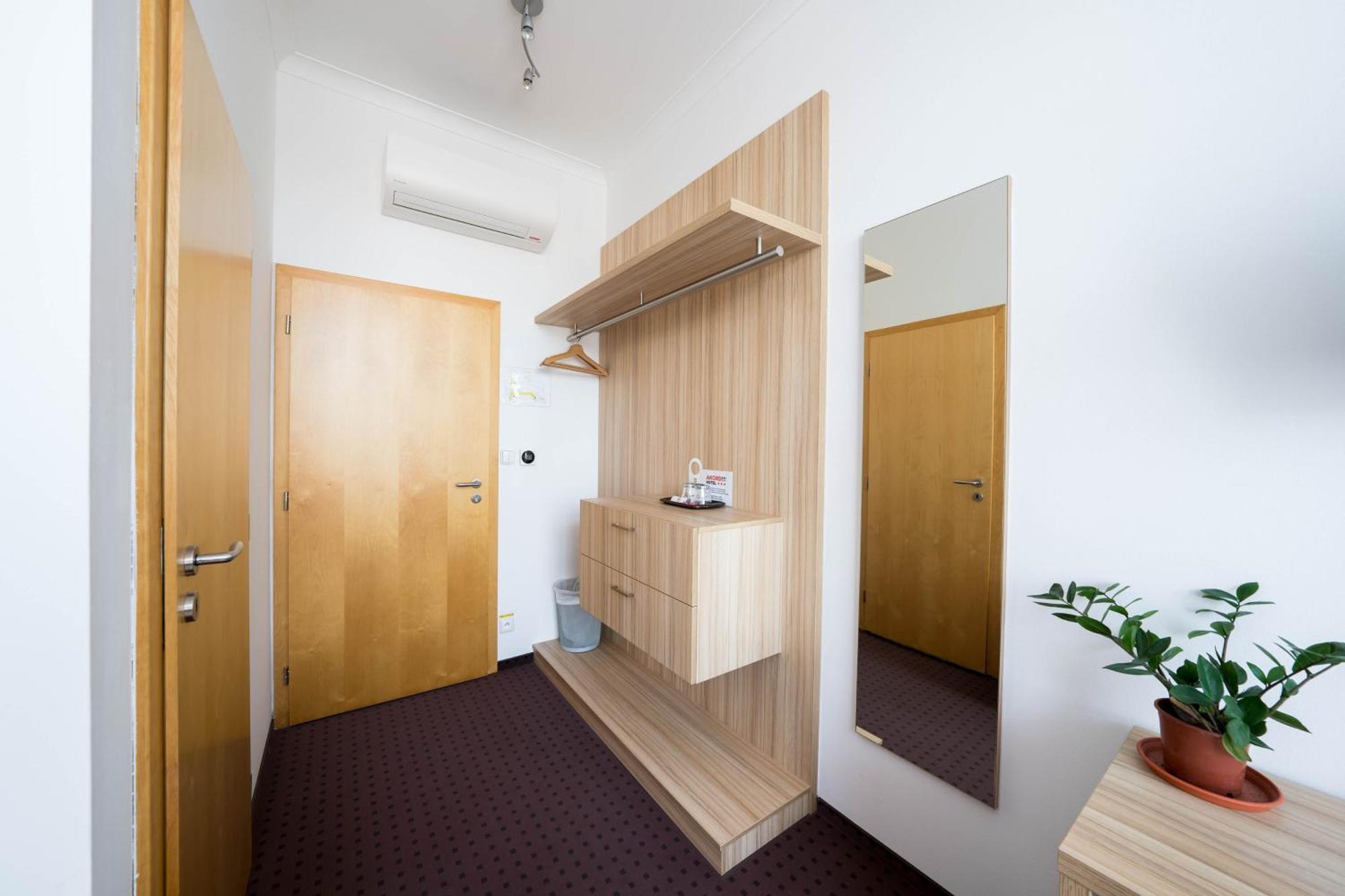 Mini Hotel Akord ออสตราวา ภายนอก รูปภาพ