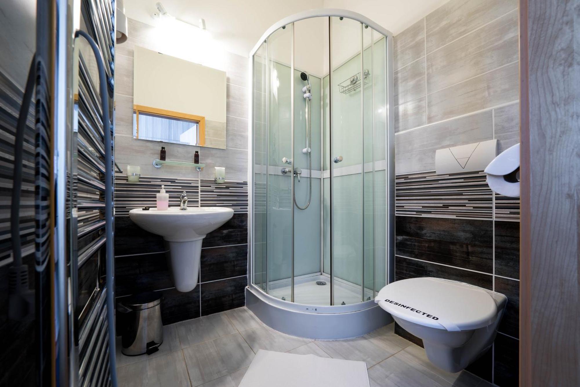 Mini Hotel Akord ออสตราวา ภายนอก รูปภาพ