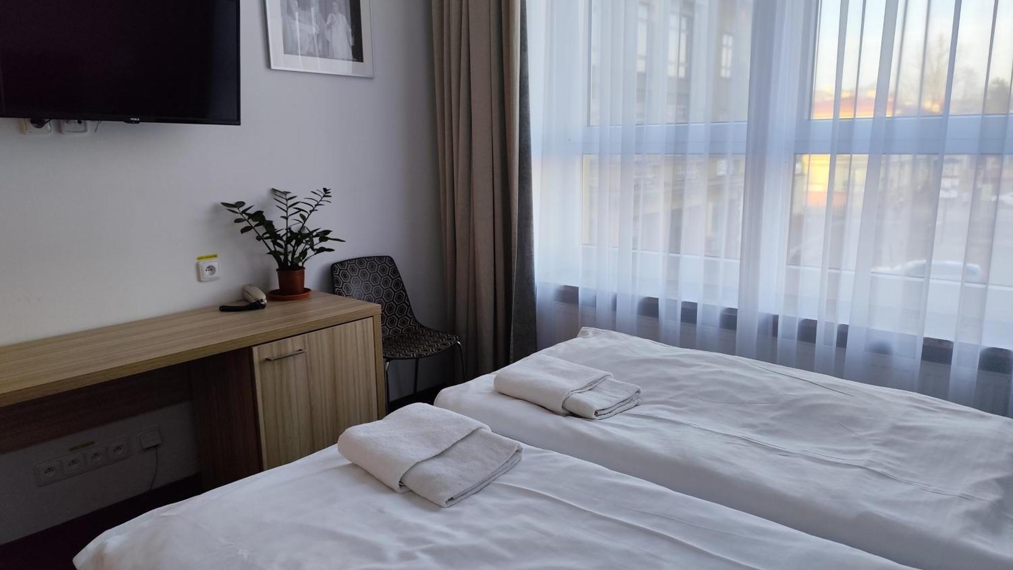 Mini Hotel Akord ออสตราวา ภายนอก รูปภาพ
