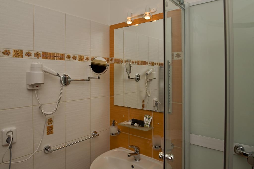Mini Hotel Akord ออสตราวา ภายนอก รูปภาพ