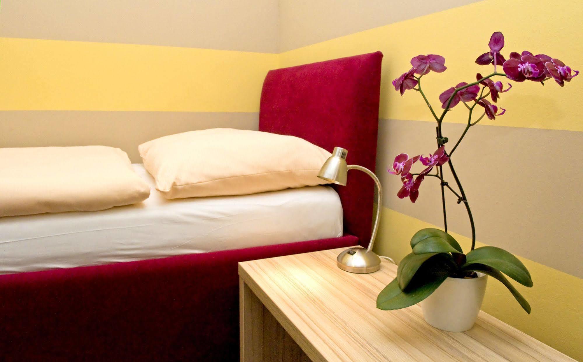 Mini Hotel Akord ออสตราวา ภายนอก รูปภาพ