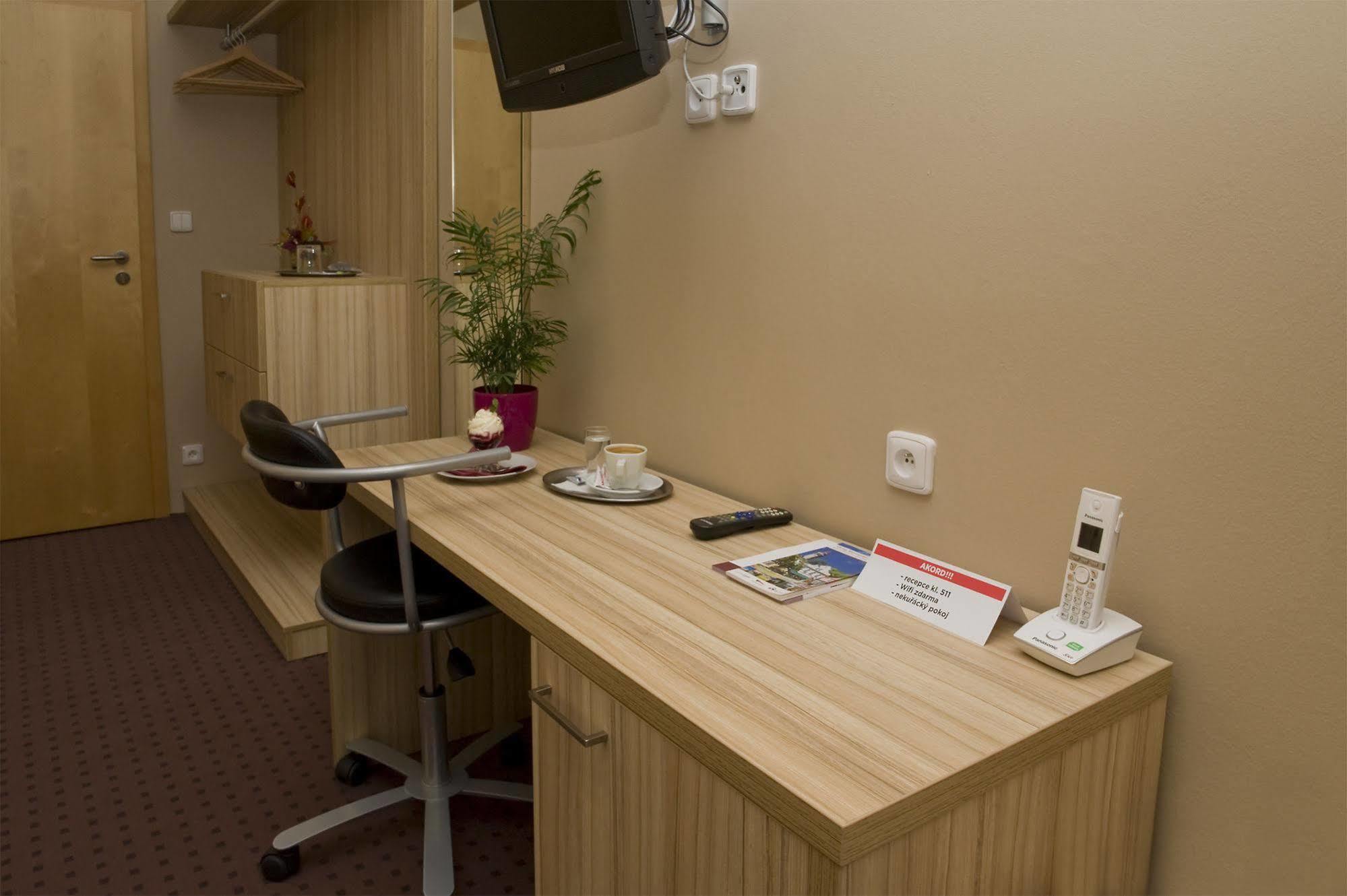 Mini Hotel Akord ออสตราวา ภายนอก รูปภาพ