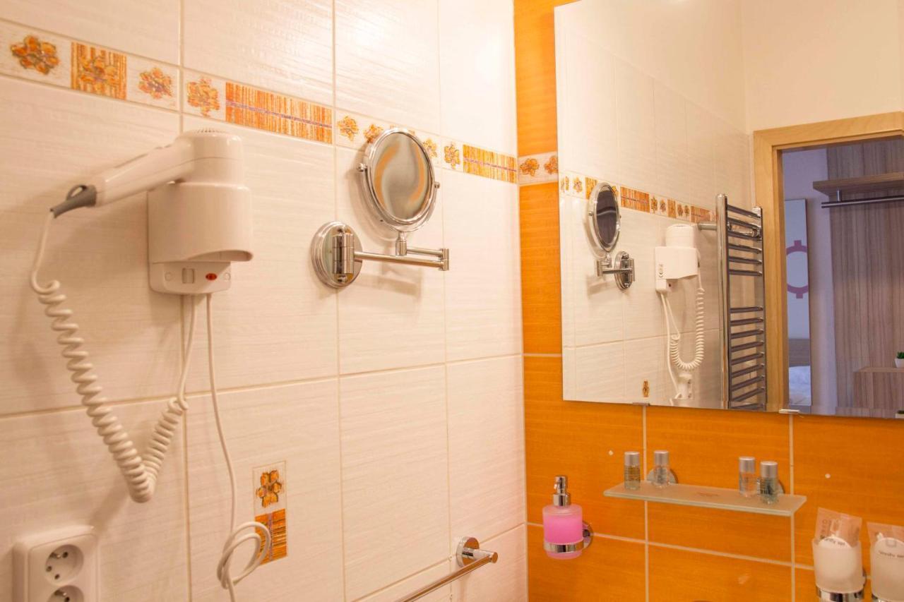 Mini Hotel Akord ออสตราวา ภายนอก รูปภาพ